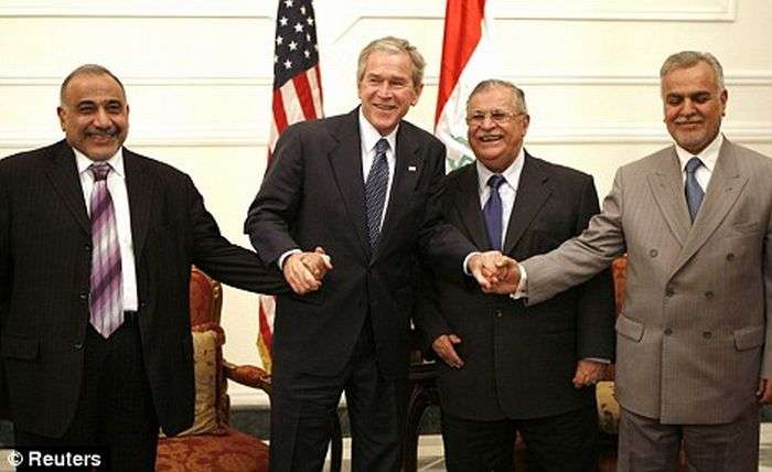У Буша кинули черевиками (8 фото)
