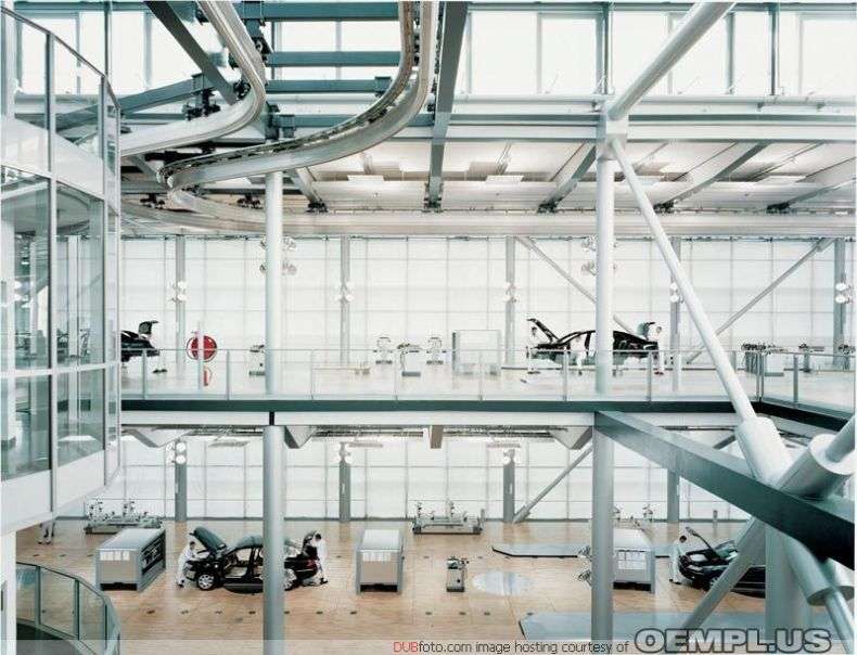 Завод Volkswagen в Дрездені (21 фото)
