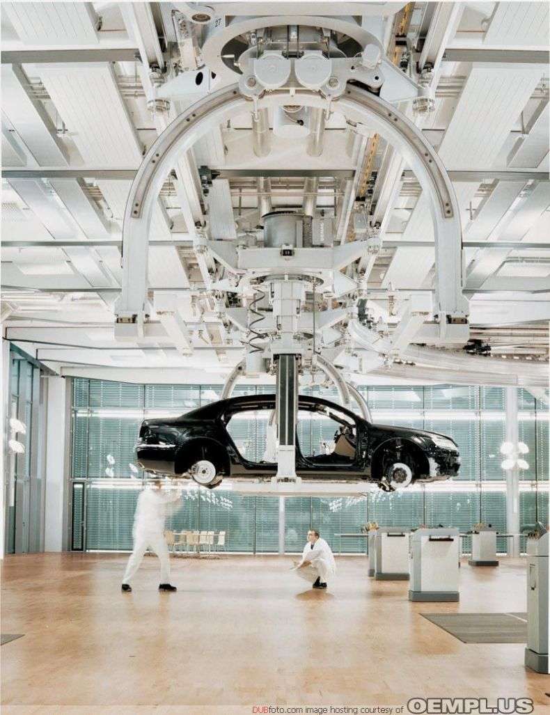 Завод Volkswagen в Дрездені (21 фото)