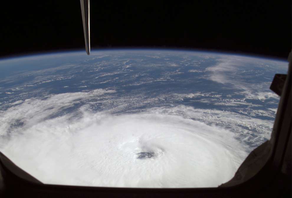 Урагани. Вид з космосу (25 фото)