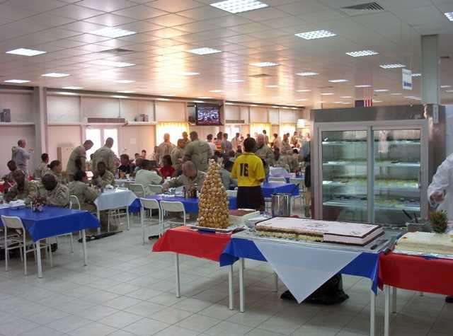 Вечеря американських солдатів в Іраку (32 фото)