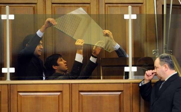Вчорашня бійка депутатів в українському парламенті (5 фото + відео)