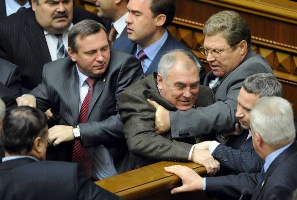 Вчорашня бійка депутатів в українському парламенті (5 фото + відео)