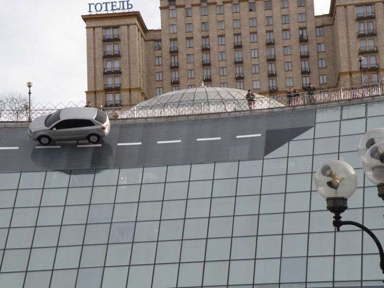 Класна реклама Renault в центрі Києва (5 фото)