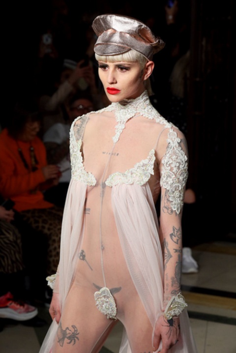 Откровенные наряды от британской «бунтарки» мира моды Пэм Хогг. МиР