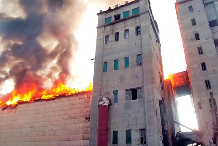 Пожар на элеваторе в Самарской области не могли потушить два года Познавательное