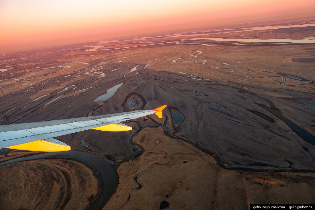 Красочные фотографии, сделанные из иллюминатора самолета. МиР