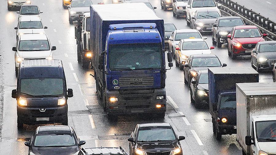 Водителям большегрузов и автобусов планируют запретить находиться за рулем более 9 часов автобусы