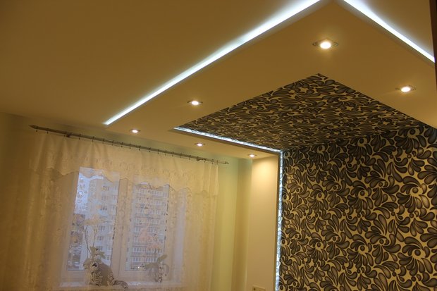 Спальня: подсветка и обои - на стене и потолке ремонт квартир